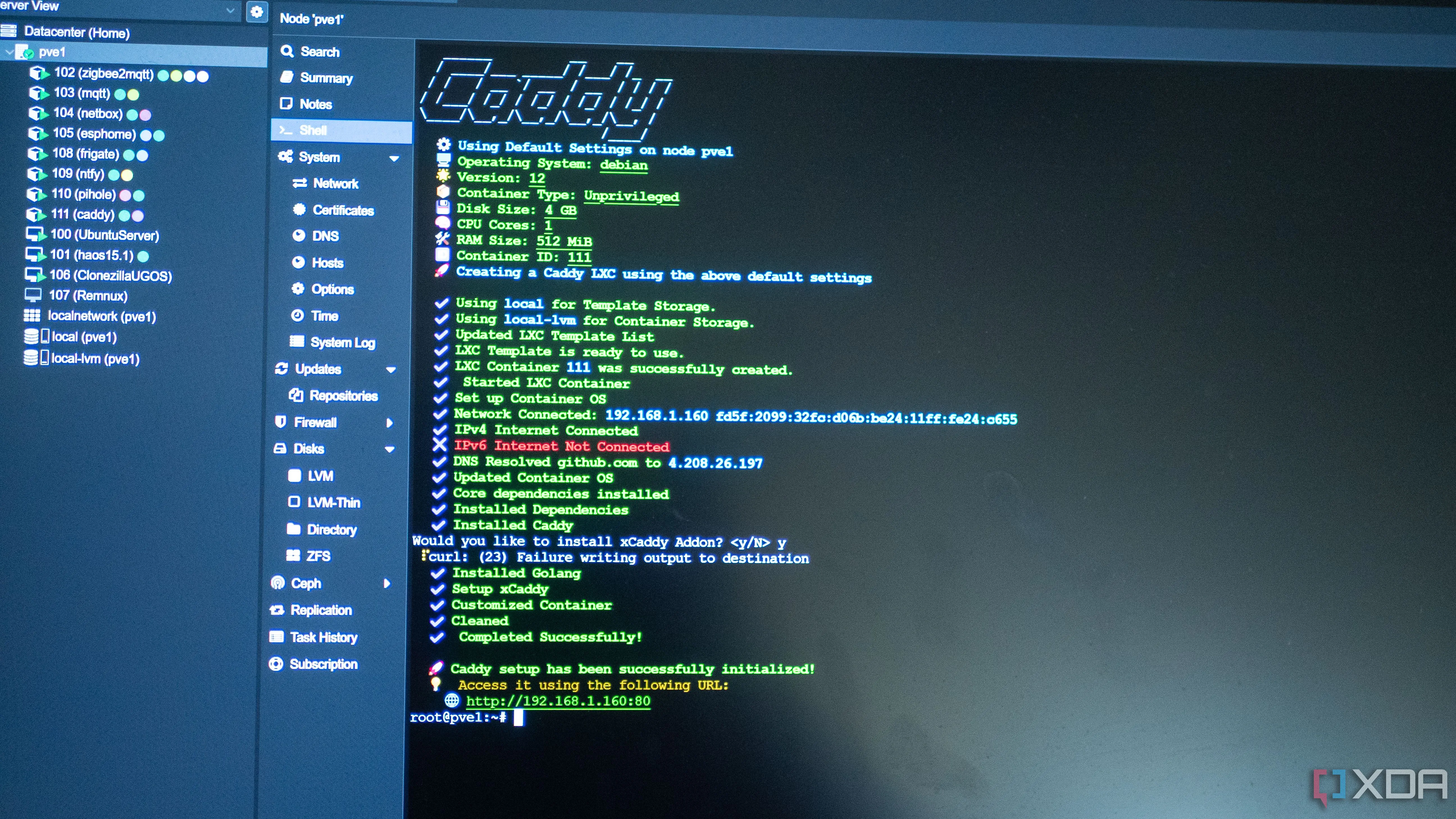 Minh họa triển khai máy chủ web Caddy trên môi trường Proxmox, một ví dụ về ứng dụng tự host có thể truy cập qua Cloudflare Tunnels.