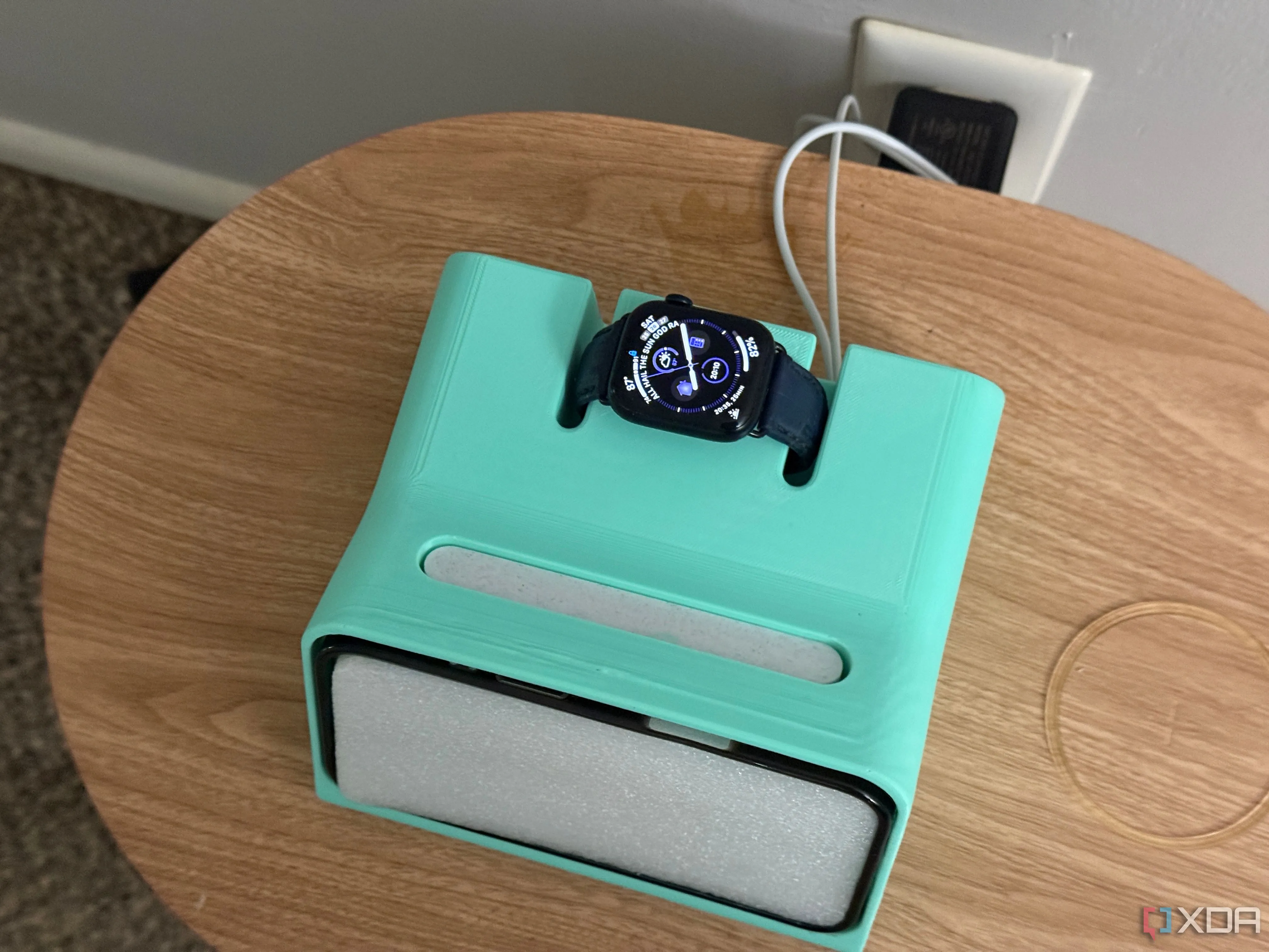 Mô hình đế sạc iPhone và Apple Watch phong cách DN-40 được in 3D tùy chỉnh