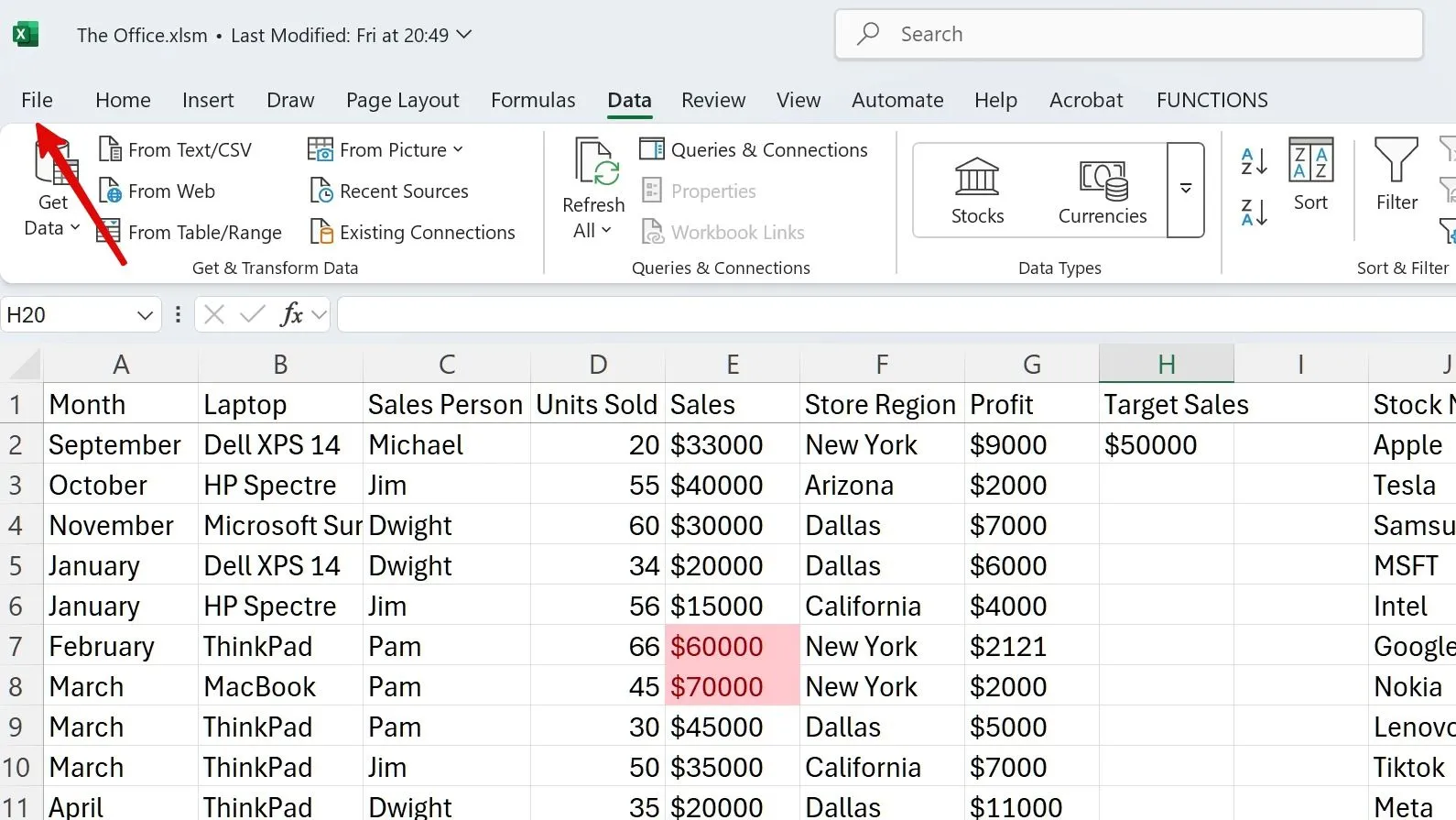 Mở menu File trong giao diện Excel để truy cập tùy chọn