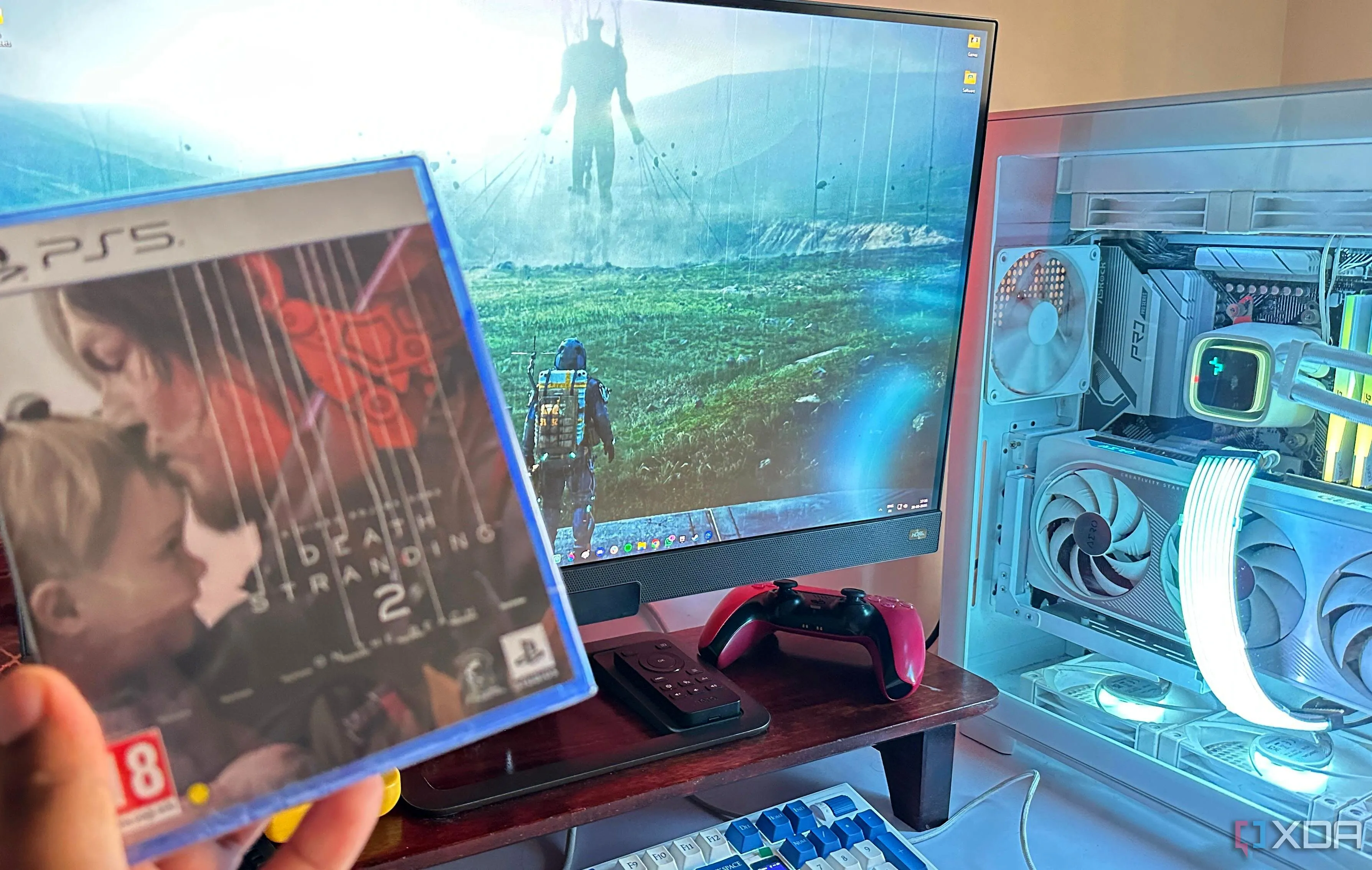 Một bàn tay cầm đĩa game Death Stranding 2 trên PS5, gợi nhớ về trải nghiệm vật lý.
