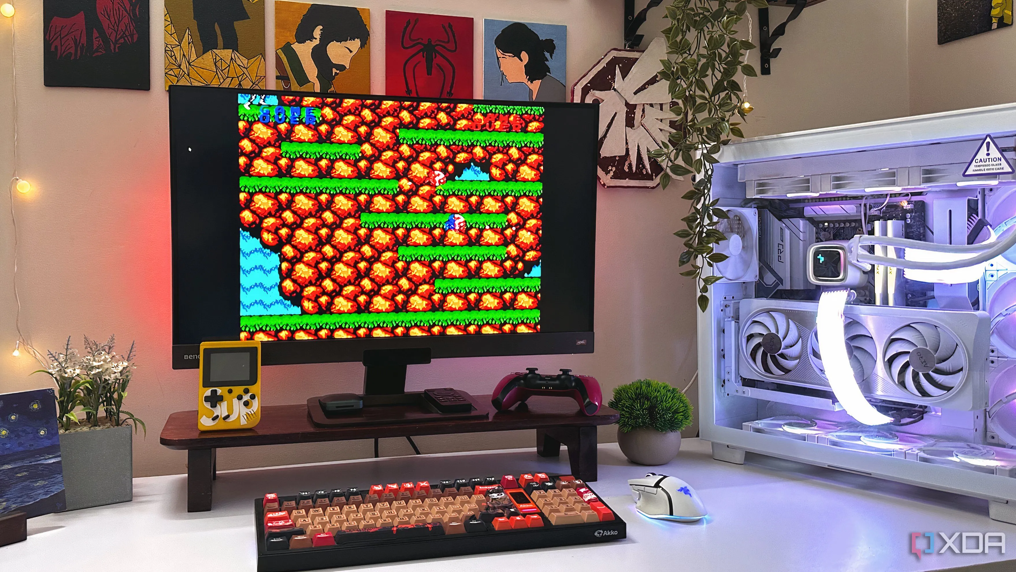 Một bức ảnh máy tính chơi game với tựa game Contra ra mắt năm 1987 đang hiển thị trên màn hình.