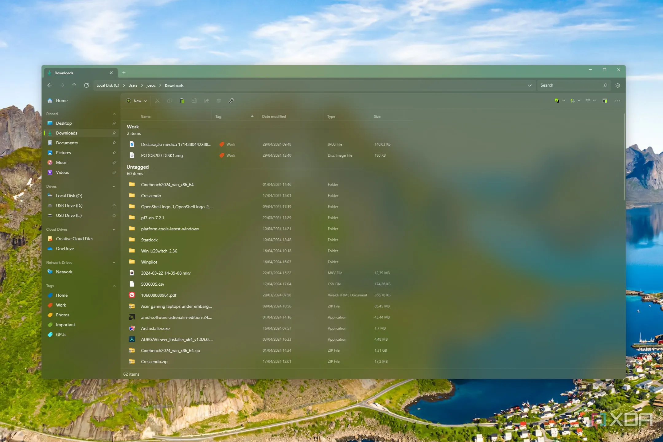 Một ứng dụng quản lý tệp thay thế File Explorer trên Windows 11 với chủ đề màu xanh lá, thể hiện sự đa dạng về giao diện