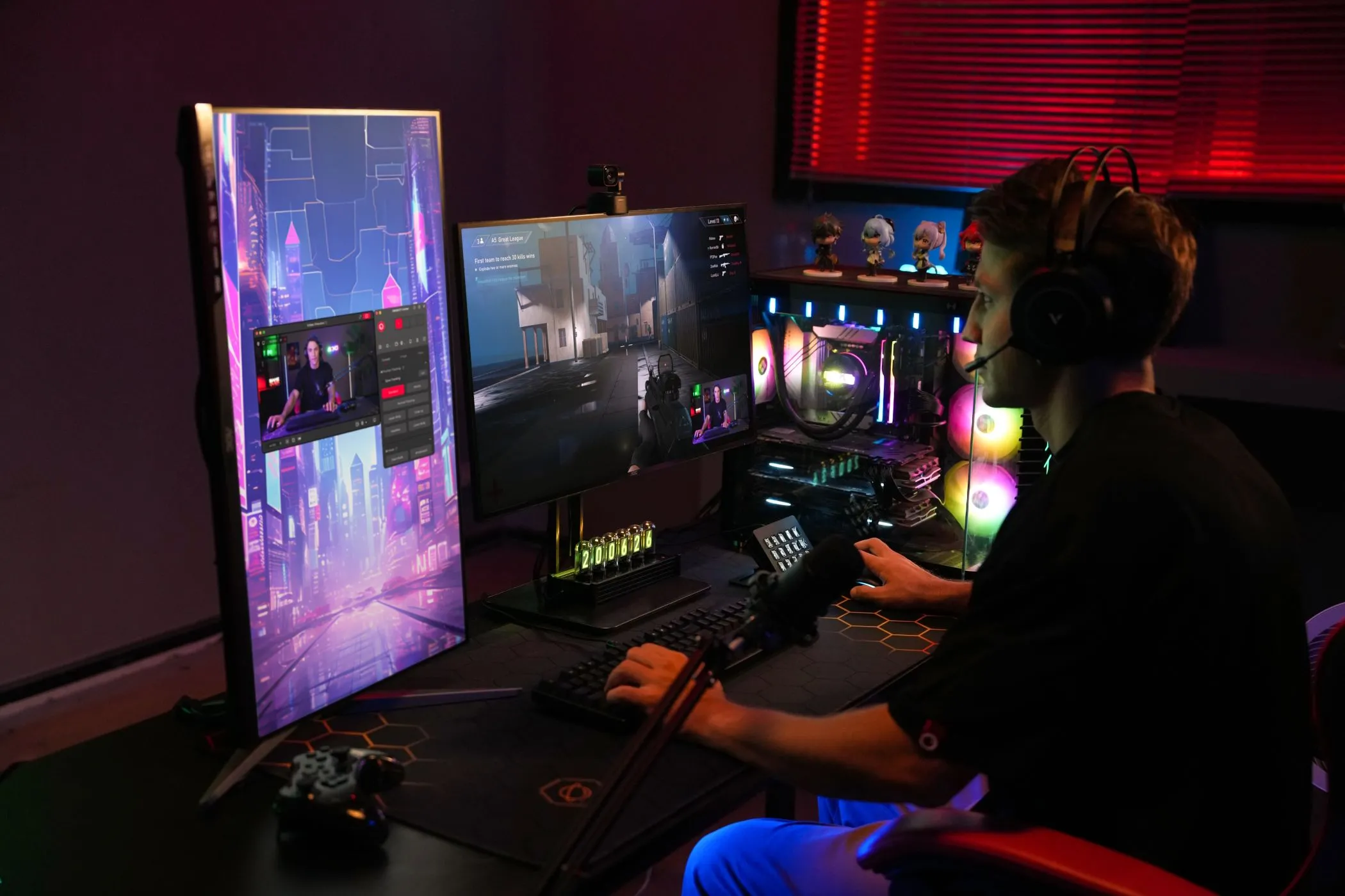 Người chơi game trên Linux với màn hình hiển thị qua OSBOT Tiny 2 Lite, minh họa khả năng tương thích của Proton