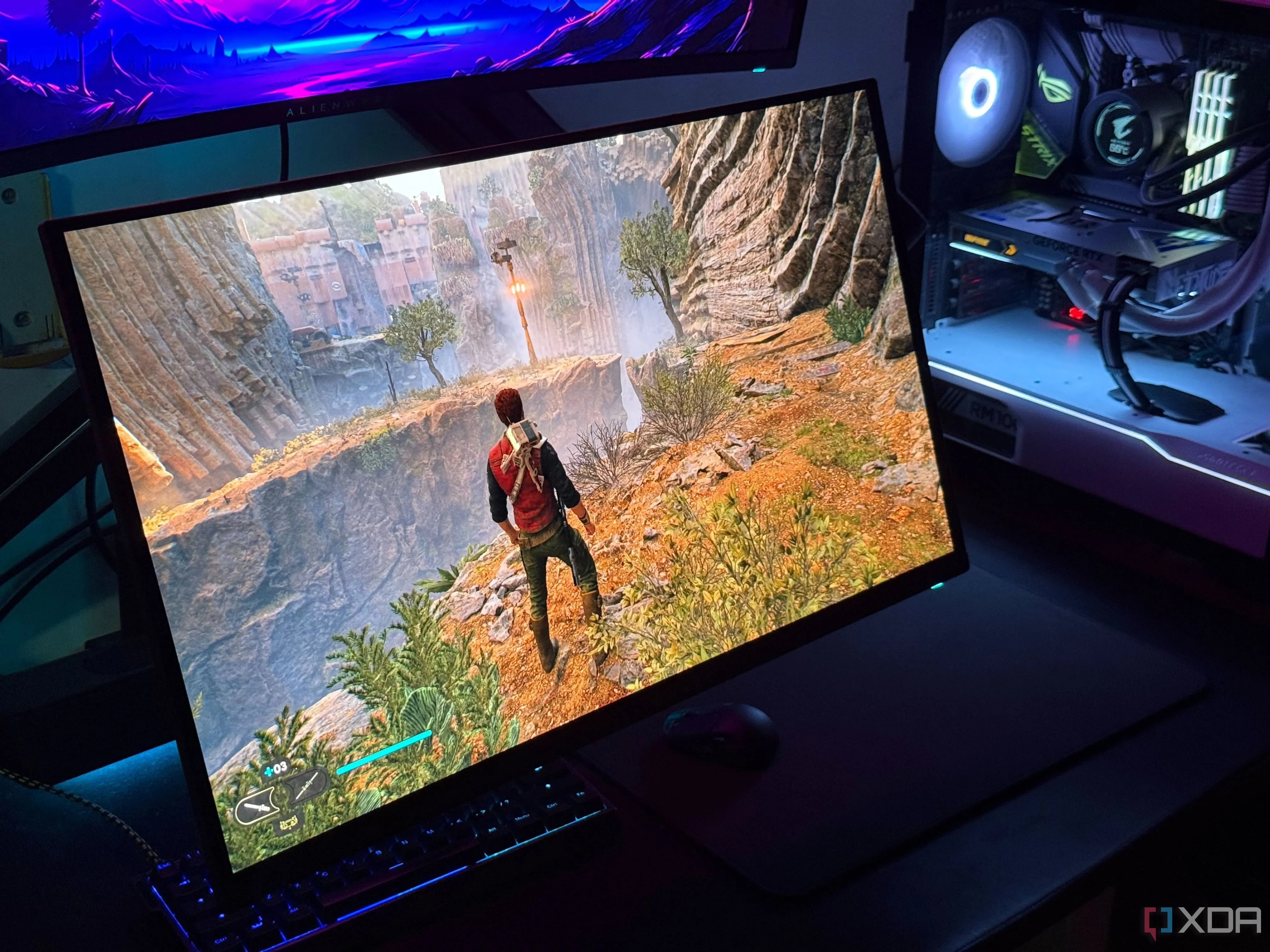 Người chơi game trên màn hình máy tính, minh họa cho việc giải trí khi làm việc