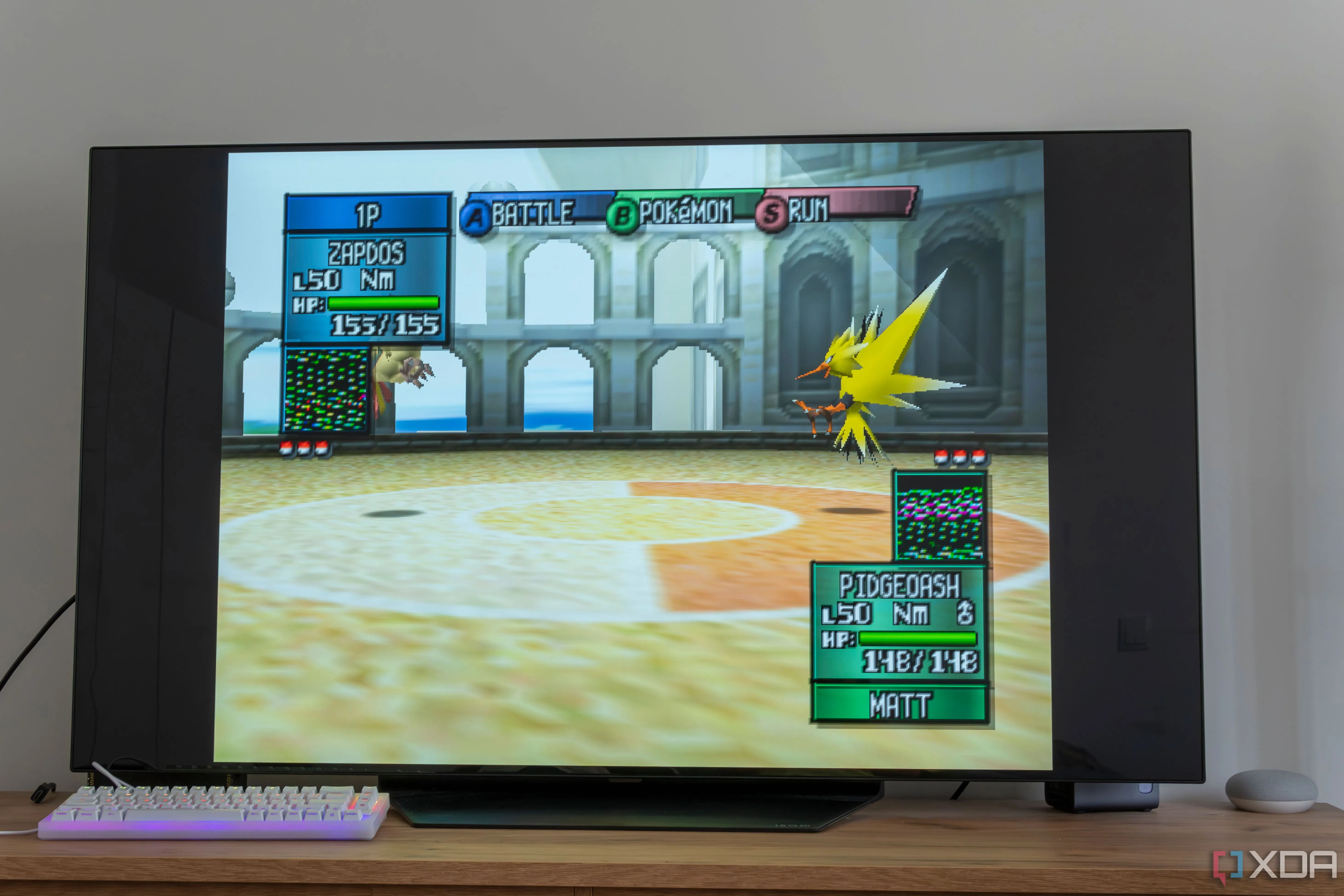 Người chơi giả lập game Pokemon Stadium 2 trên màn hình TV thông qua RetroArch và EmulationStation