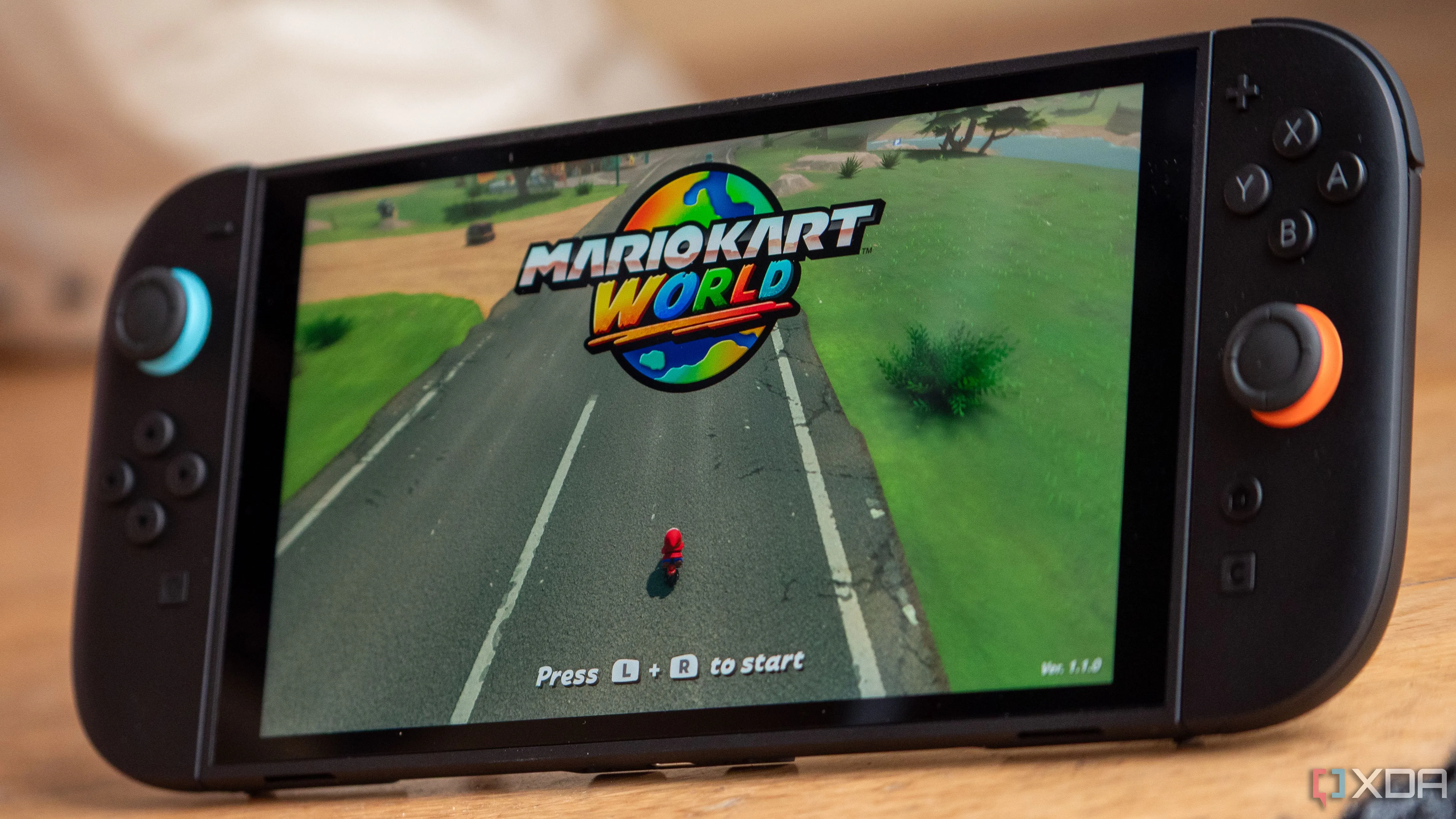 Người dùng chơi Mario Kart trên Nintendo Switch 2, biểu tượng cho trải nghiệm game mượt mà và khả năng tiếp cận console dễ dàng tại thời điểm ra mắt