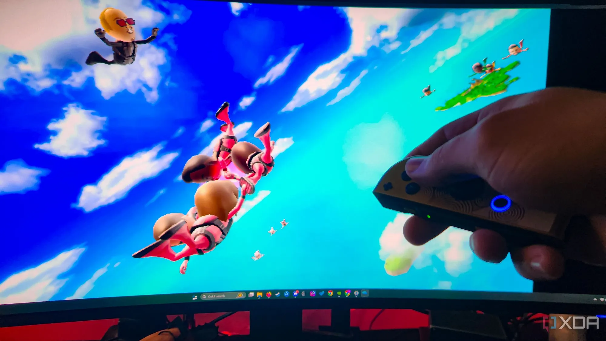 Người dùng trải nghiệm chơi game thoải mái với Joy-Con trên PC, thể hiện sự linh hoạt của tay cầm.