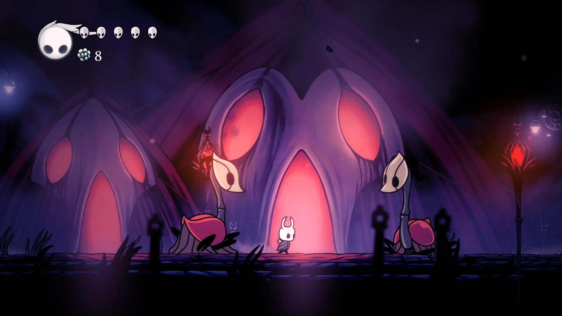 Nhân vật chính Hollow Knight đứng giữa hai sinh vật trong một khung cảnh tối tăm, biểu tượng cho những tựa game kinh điển có sức ảnh hưởng lớn đến ngành công nghiệp game.