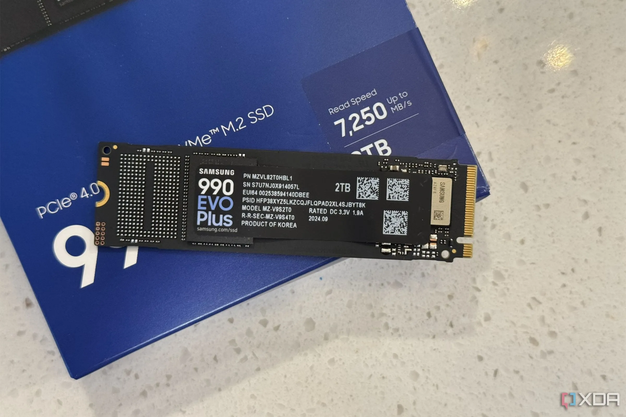 Ổ cứng SSD NVMe Samsung 990 EVO Plus trên hộp, minh họa cho việc nâng cấp từ HDD lên SSD để cải thiện tốc độ tải game và hiệu suất hệ thống.
