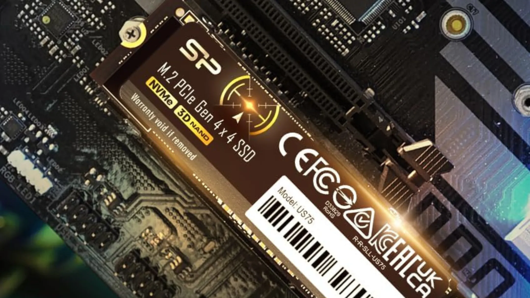 Ổ cứng SSD Silicon Power US75 4TB gắn trên bo mạch chủ, minh họa khả năng tương thích với máy tính