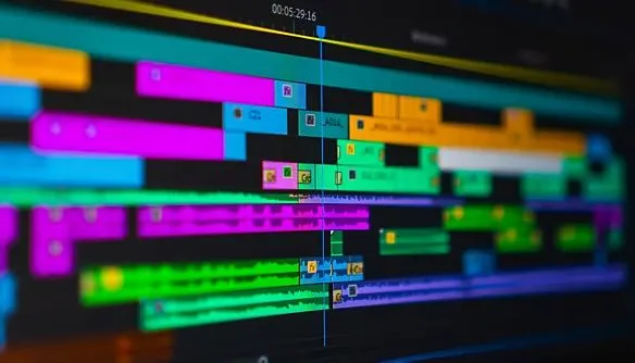 Phần mềm chỉnh sửa video chuyên nghiệp với nhiều track âm thanh và hình ảnh
