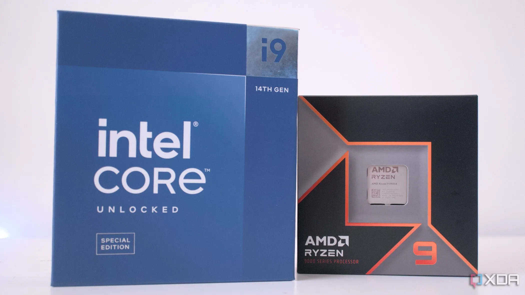 So sánh chip Intel Core i9-14900K và AMD Ryzen 9 cao cấp trong một hệ thống PC hiệu năng