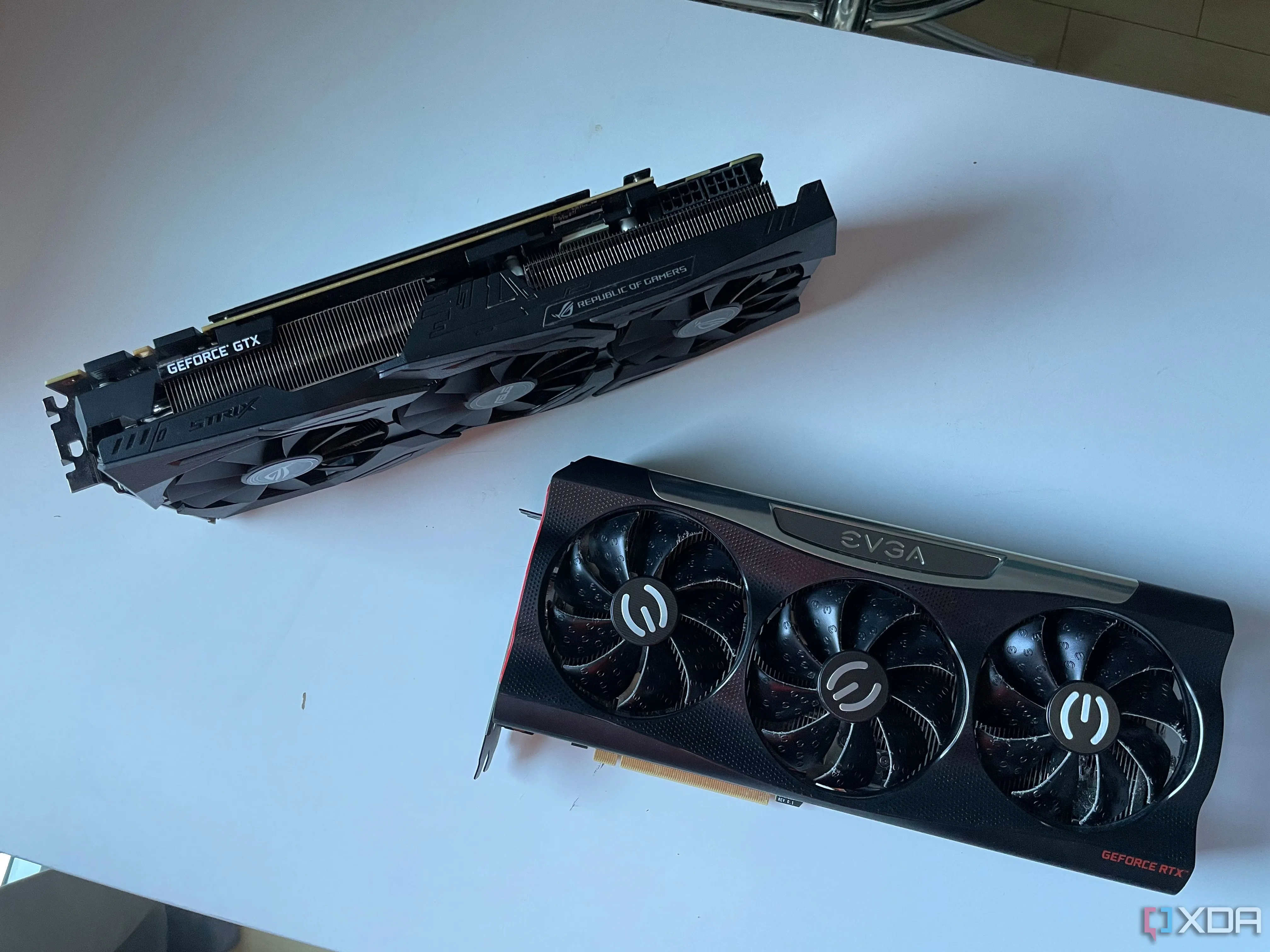 So sánh hiệu năng card đồ họa ASUS STRIX 1080 Ti và EVGA RTX 3080 trên bàn