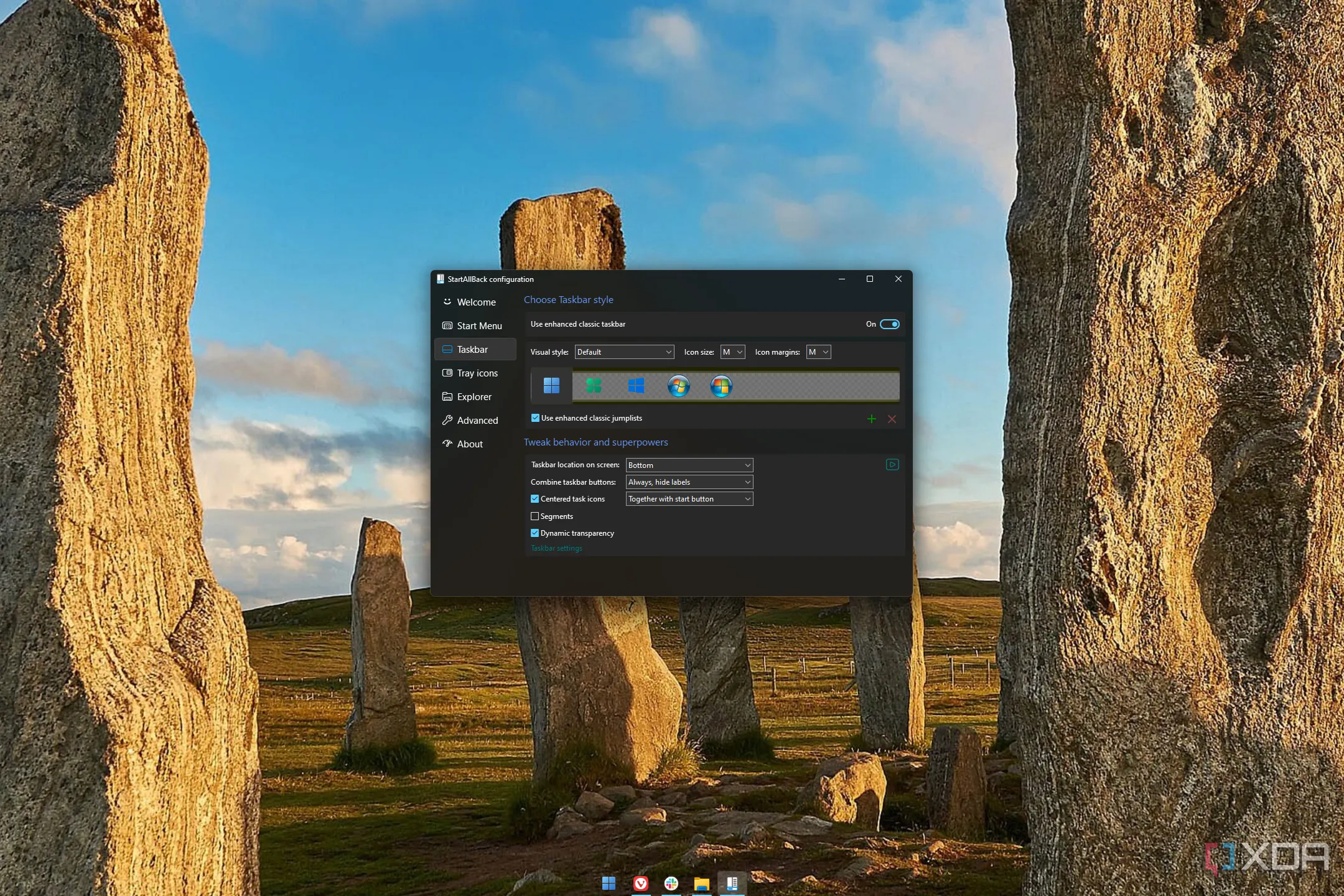 Taskbar trong suốt trên Windows 11 được thực hiện bằng TranslucentTB, tạo vẻ ngoài hiện đại và gọn gàng