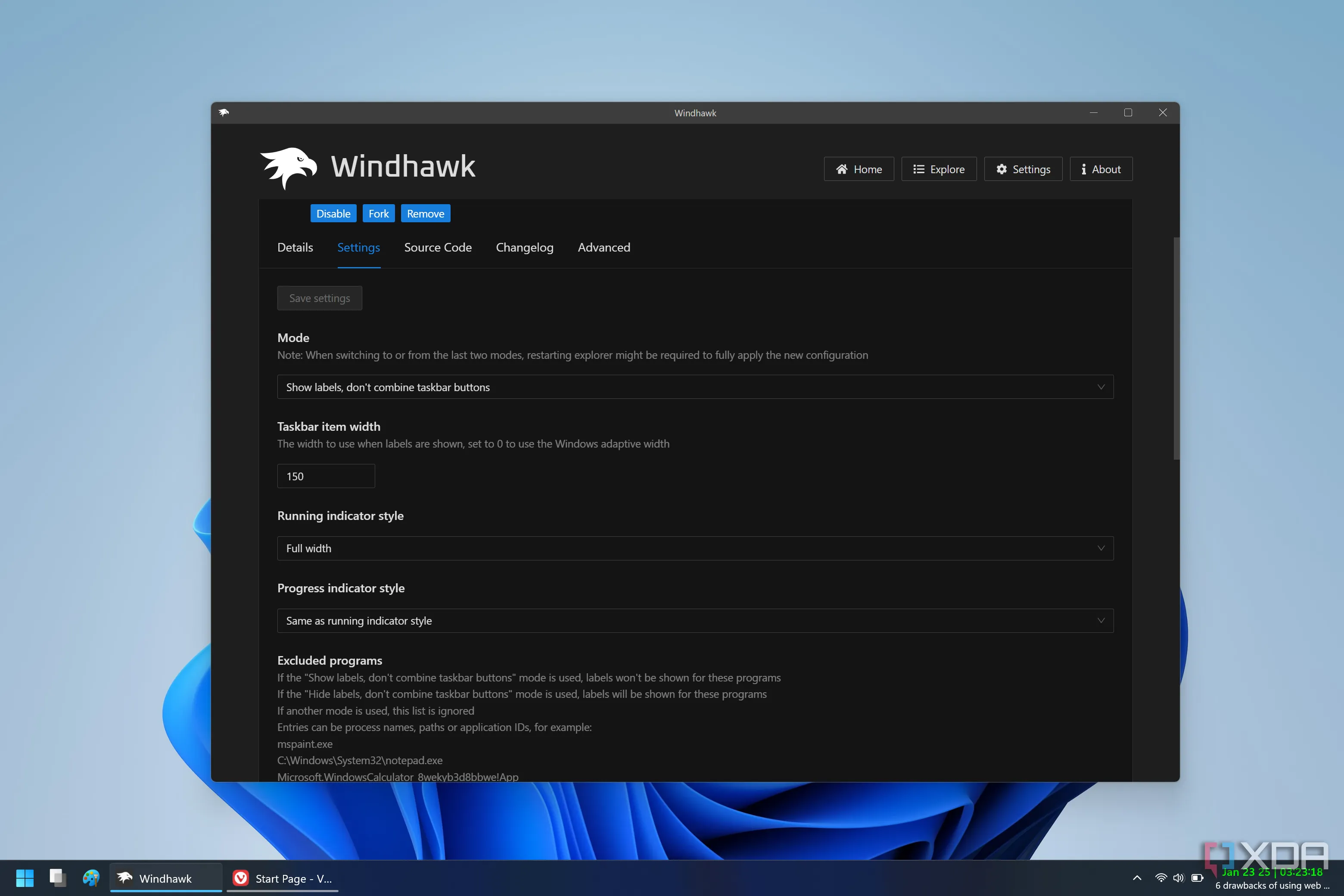 Thanh tác vụ Windows 11 hiển thị nhãn ứng dụng đã được tùy chỉnh kích thước font bằng Windhawk mod