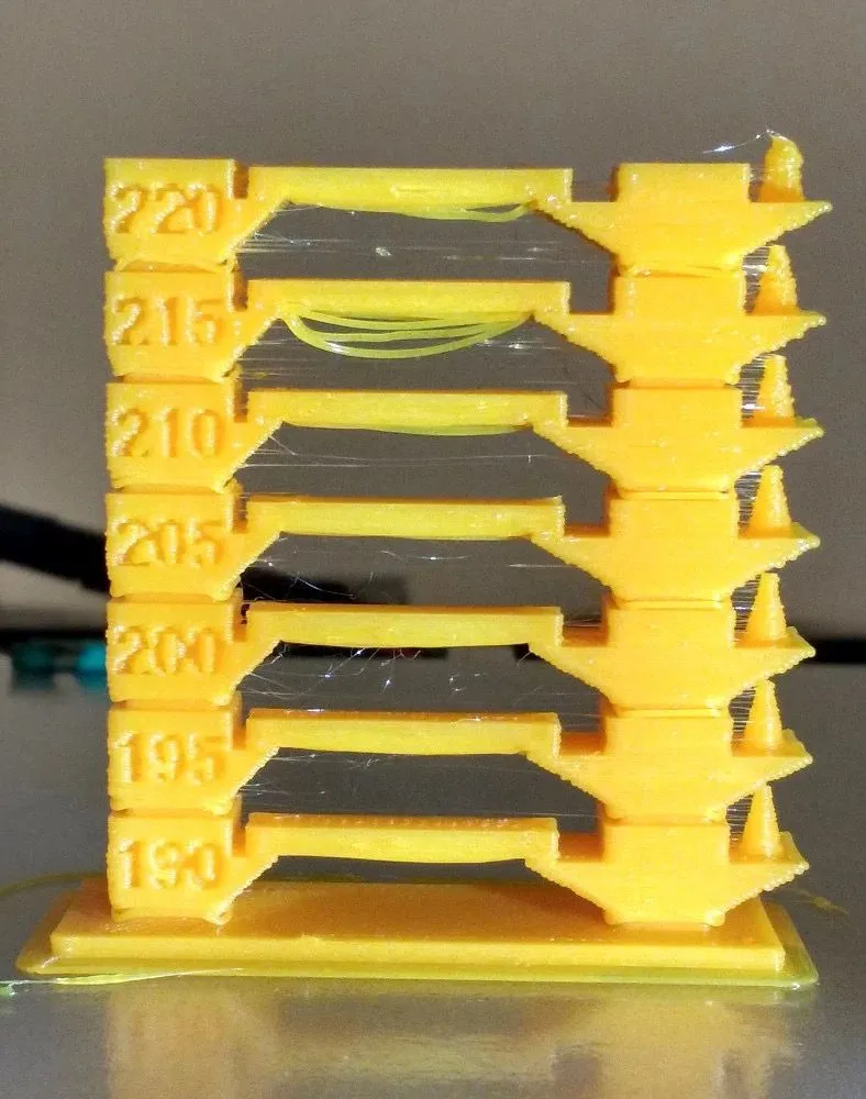 Tháp nhiệt độ (Temperature Tower) được in 3D, hiển thị các phần in ở nhiệt độ khác nhau để tối ưu cài đặt nhiệt độ đầu phun.
