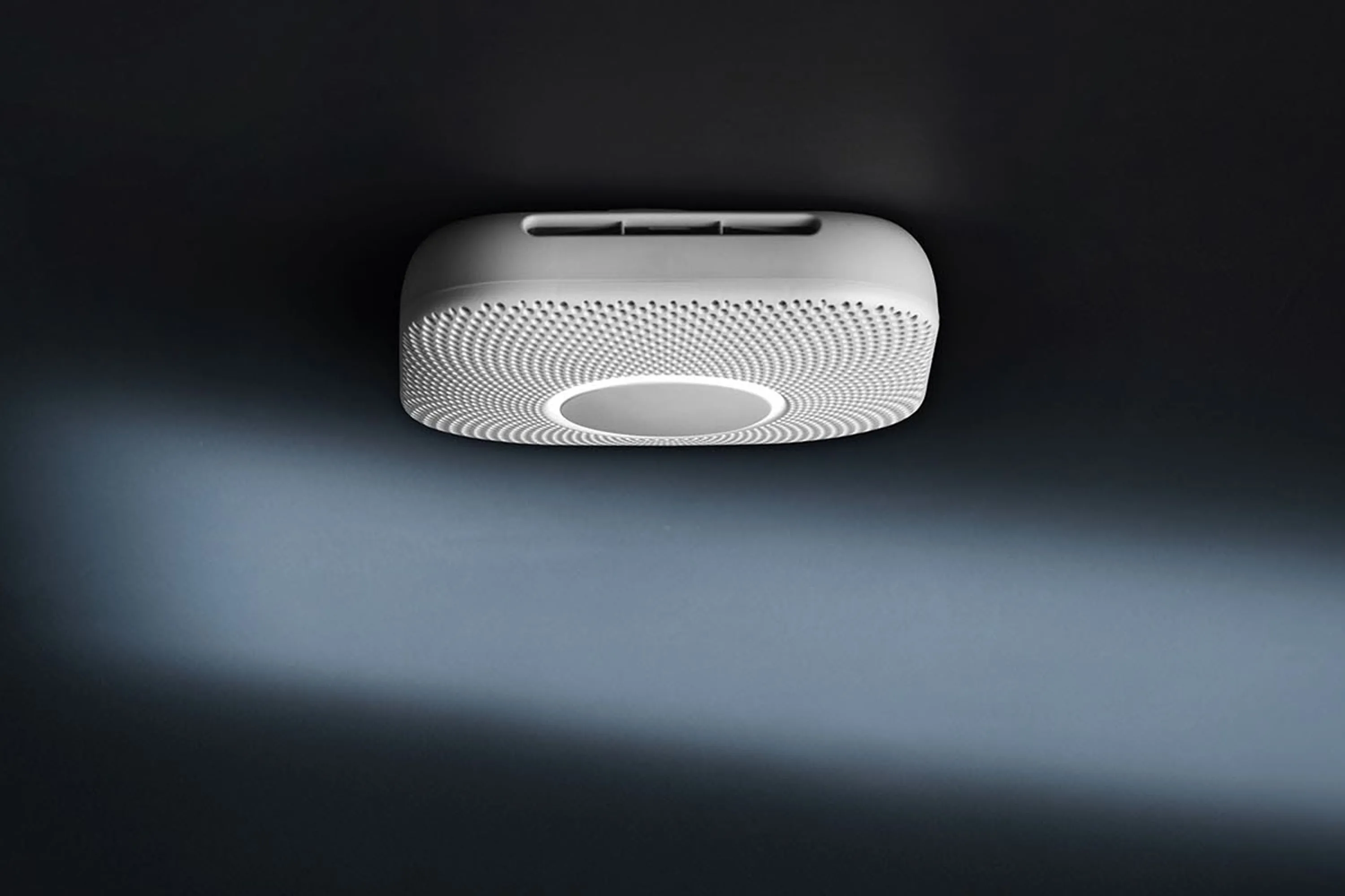 Thiết bị báo khói thông minh Nest hỗ trợ giám sát an toàn nhà cửa