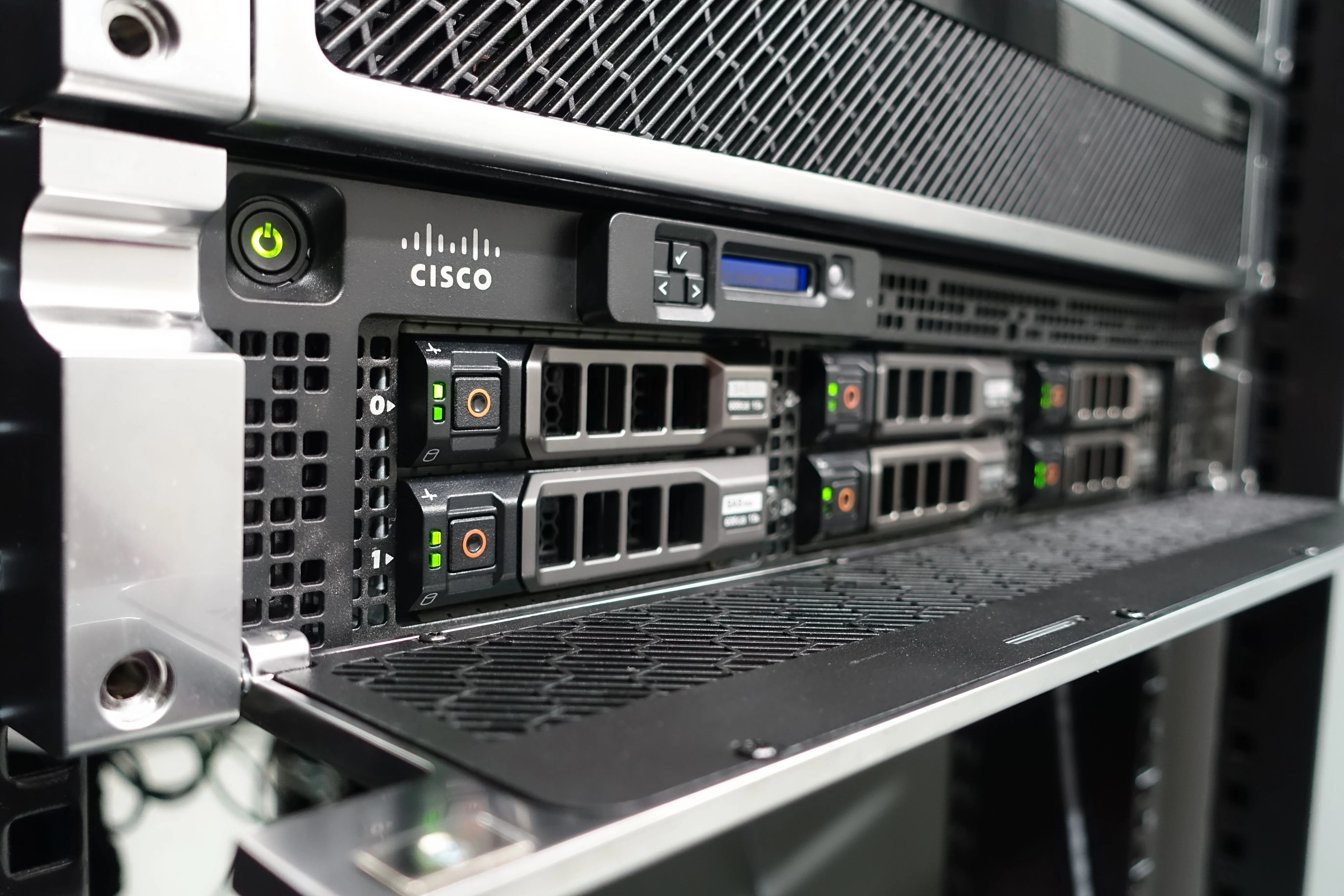 Thiết bị Cisco ESA IronPort C670-1, ví dụ về phần cứng enterprise cũ.