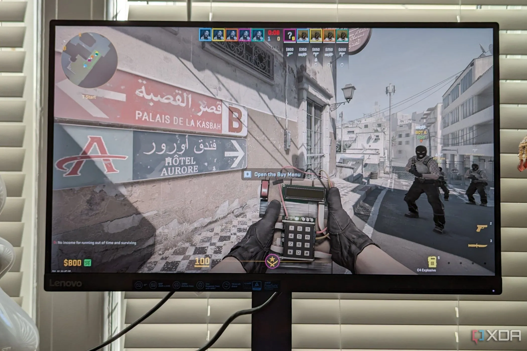 Tựa game Counter-Strike 2 được hiển thị mượt mà trên màn hình Lenovo G27q-30 với tần số quét cao