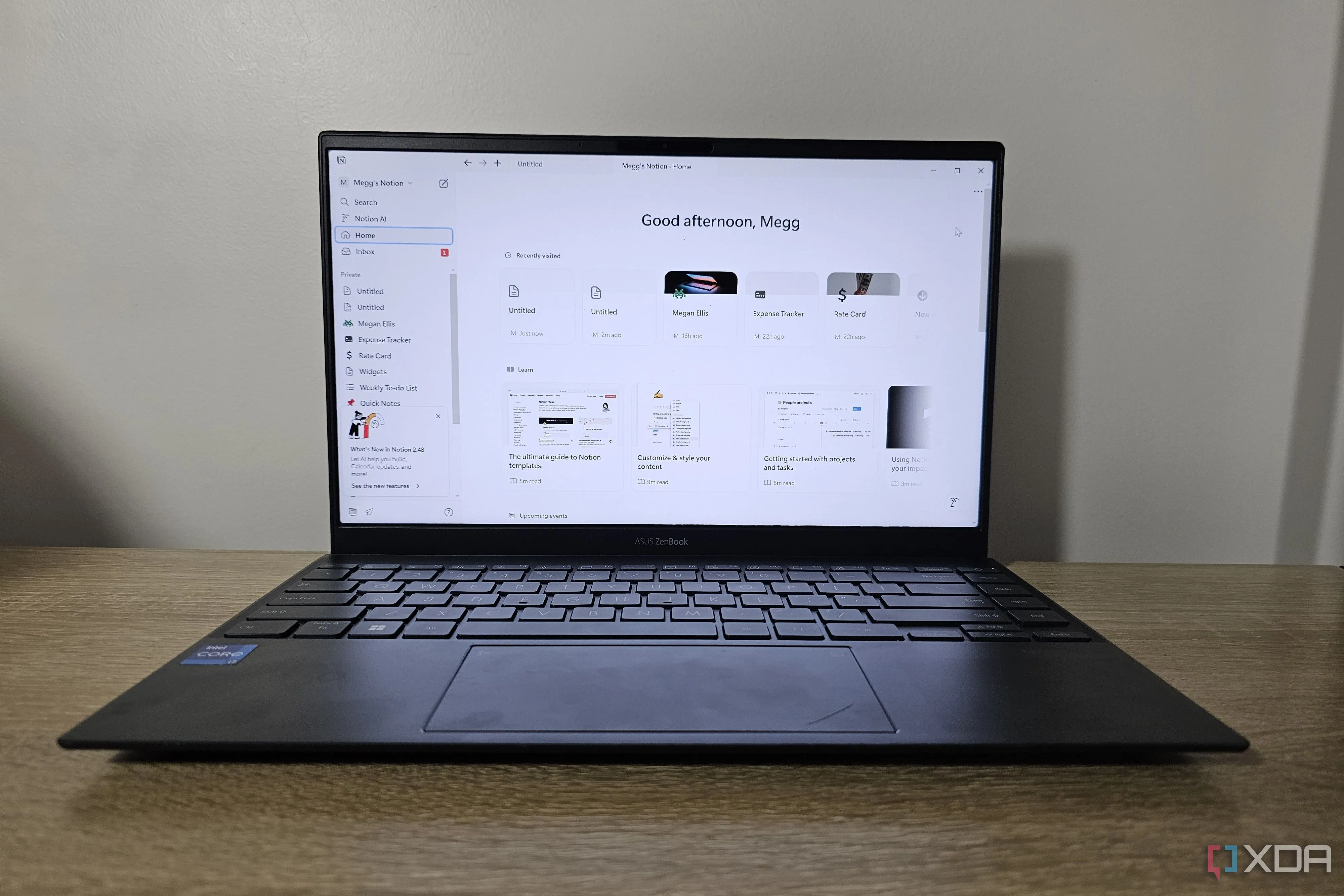 Ứng dụng Notion đang mở trên máy tính xách tay