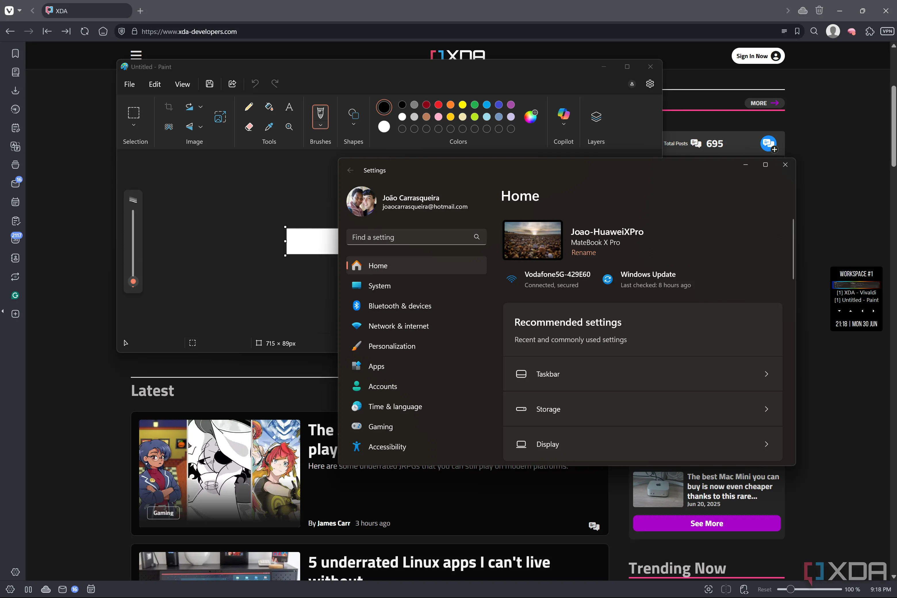 Windows 11 với nhiều cửa sổ đang mở và thanh công cụ cùng taskbar nổi của xoblite ở bên phải màn hình