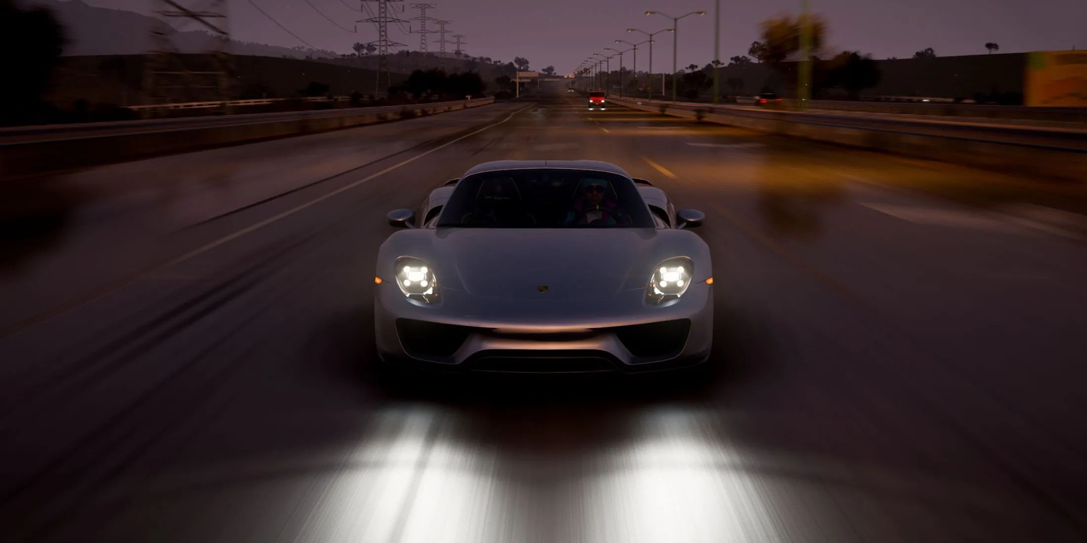 Xe Porsche 918 Spyder di chuyển qua cảnh quan nông thôn trong Forza Horizon 5